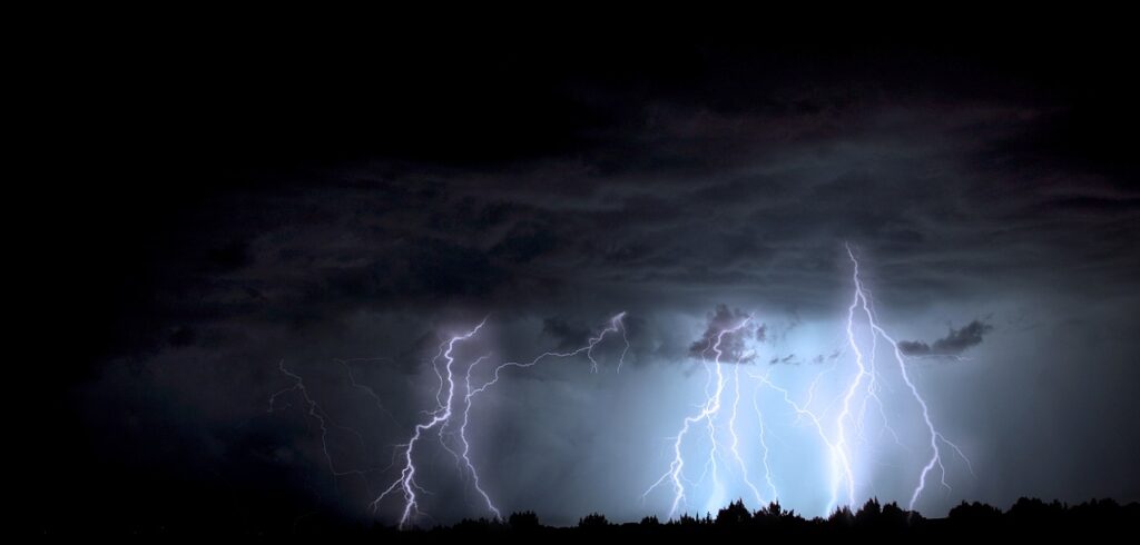 A group of lightning bolts in the sky.